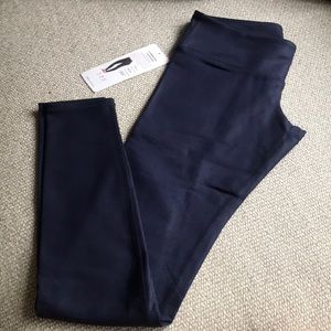 New, with tags! Alo Airbrush legging in Navy